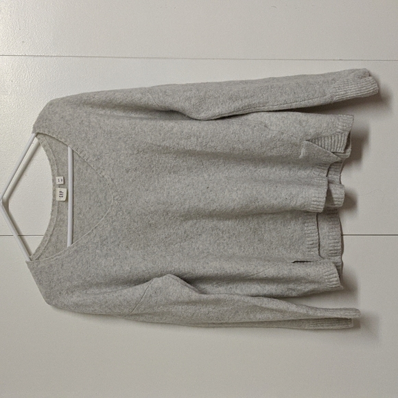 GAP Light Grey Oversized Woolen Sweater - Picture 1 of 9